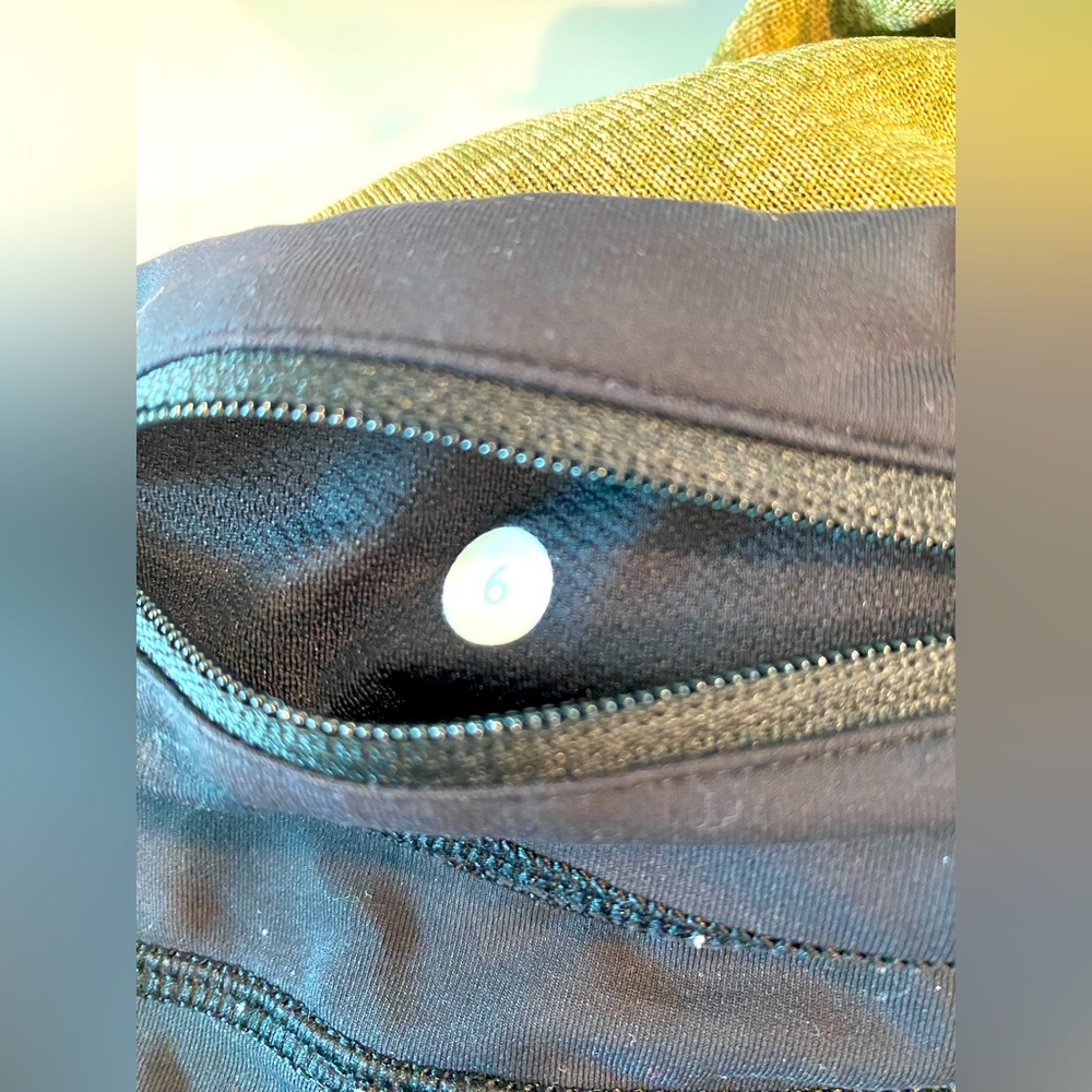 Lululemon Black RUN A Marathon Crop Size 6 - Picture 3 of 4